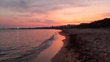 Una spiaggia nelle vicinanze