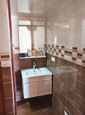 Dusche, Handtücher, Seife, Shampoo