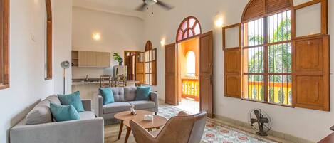 Apartamento standard | Área de estar | TV LCD 32 polegadas com canais a cabo, TV, pisos aquecidos