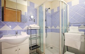 Shower, hair dryer - 2 bedroom cozy home in Rousset les Vignes (Rousset les Vignes)