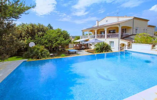 2 bedroom cozy home in Rousset les Vignes