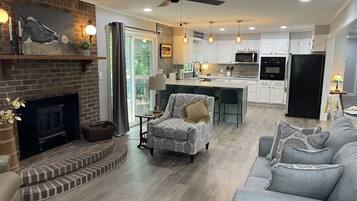Smart TV, fireplace
