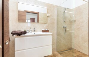 Shower, hair dryer - Beautiful home in Pula (Pula)