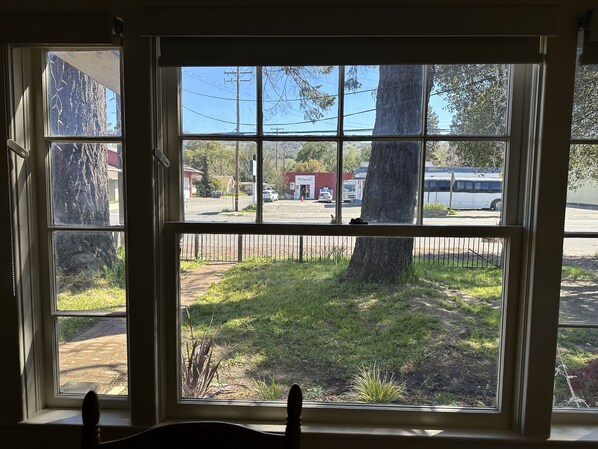 Interior - Cozy wine country home on 1 acre in town -walk to vineyards, restaurants, cafes (Boonville)