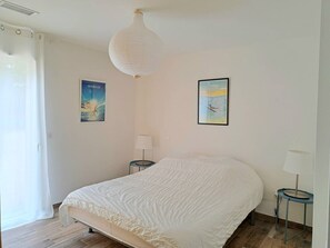 3 bedrooms, free WiFi - House for 6 people in the heart of Léon (LEON)