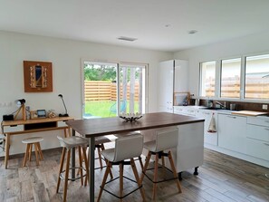 Fridge, oven, dishwasher, cookware/dishes/utensils - House for 6 people in the heart of Léon (LEON)