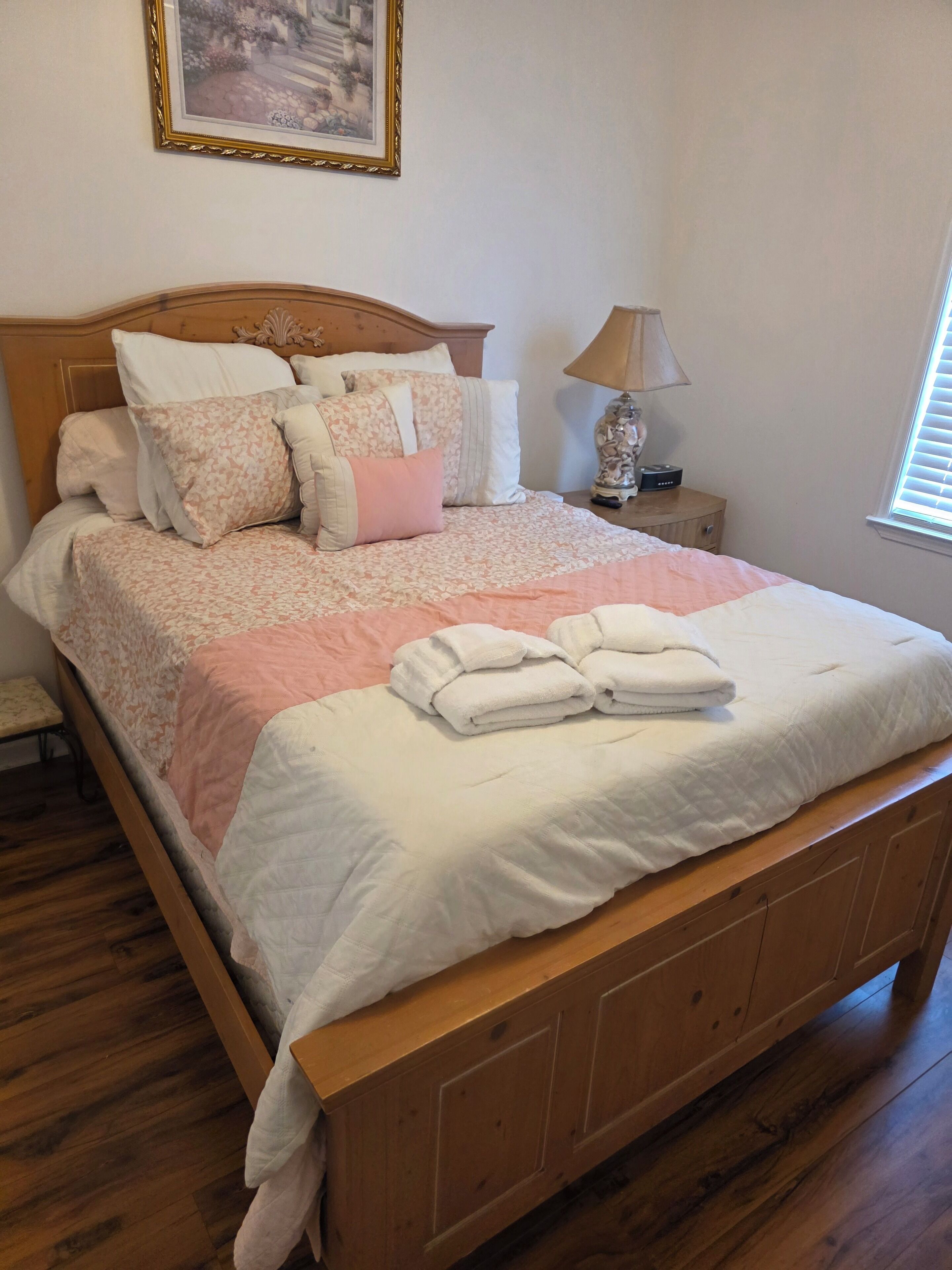 3 عدّة غرف نوم ومكواة/لوح كي وواي فاي مجانًا وملاءات أسرّة