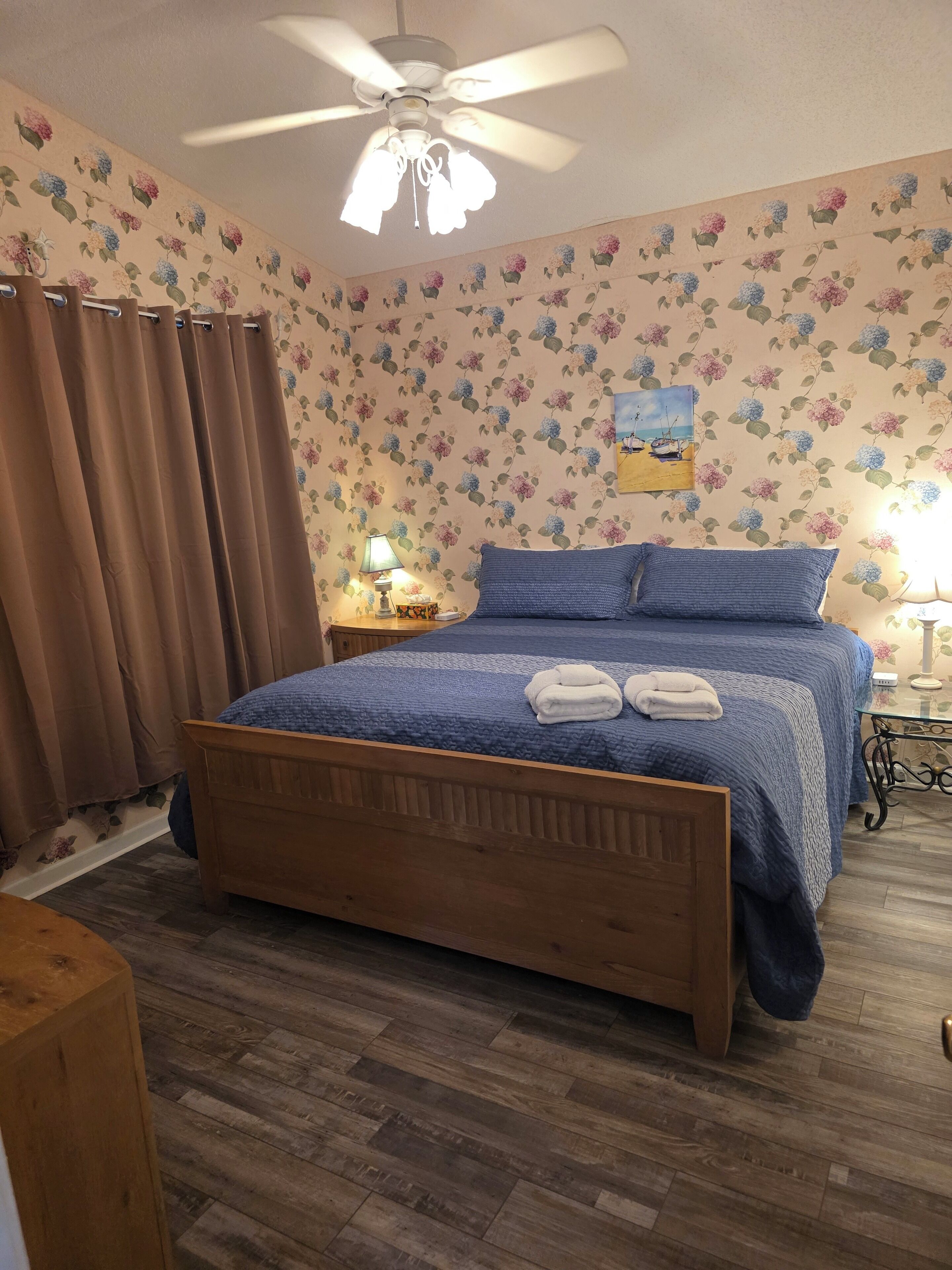 3 bedrooms, iron/ironing board, free WiFi, bed sheets