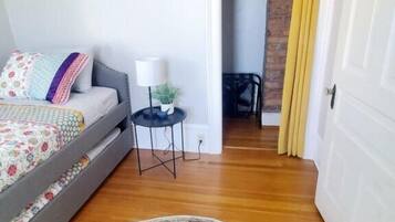 2 dormitorios, tabla de planchar con plancha, wifi y ropa de cama