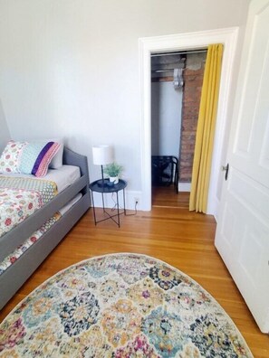 2 makuuhuonetta, silitysrauta/-lauta, Wi-Fi, vuodevaatteet