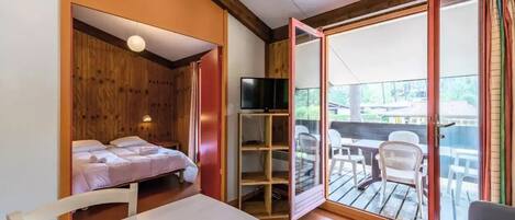 2 bedrooms