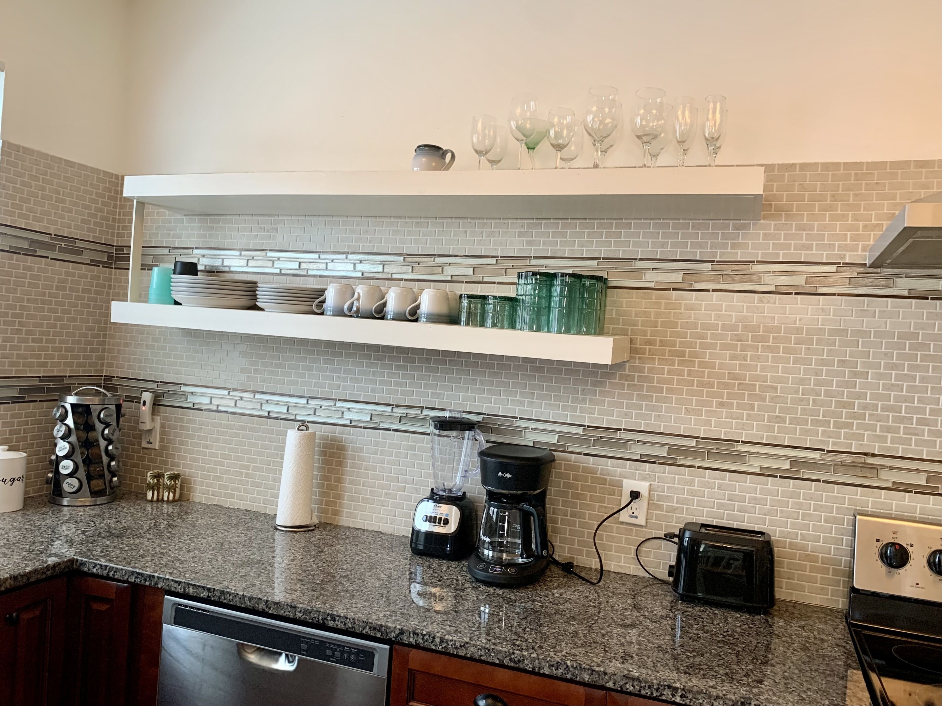 冰箱、微波炉、烤箱、炉灶