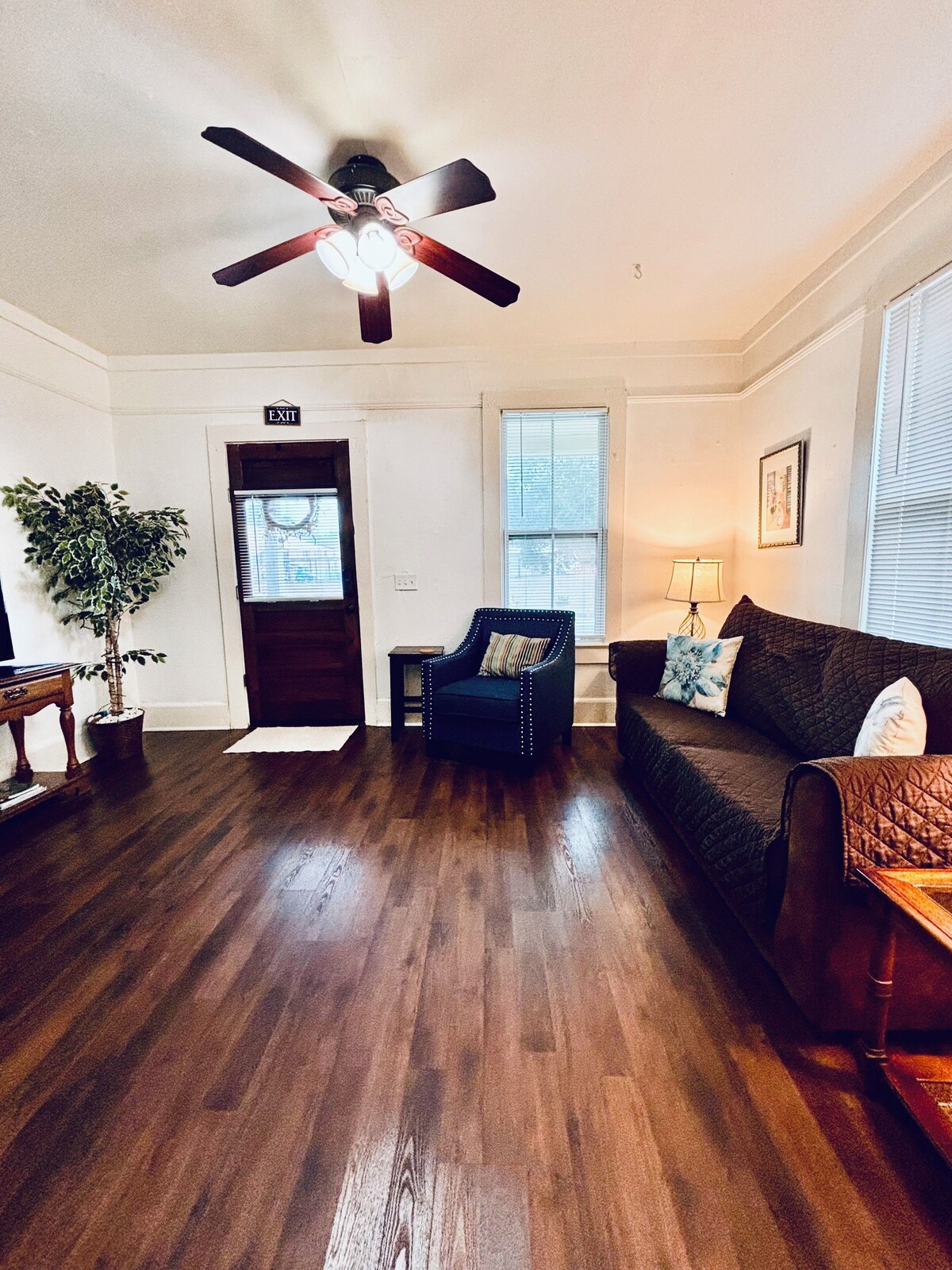 Photo 3 of Downtown Lodge-Clean-Pet Friendly-Free Parking