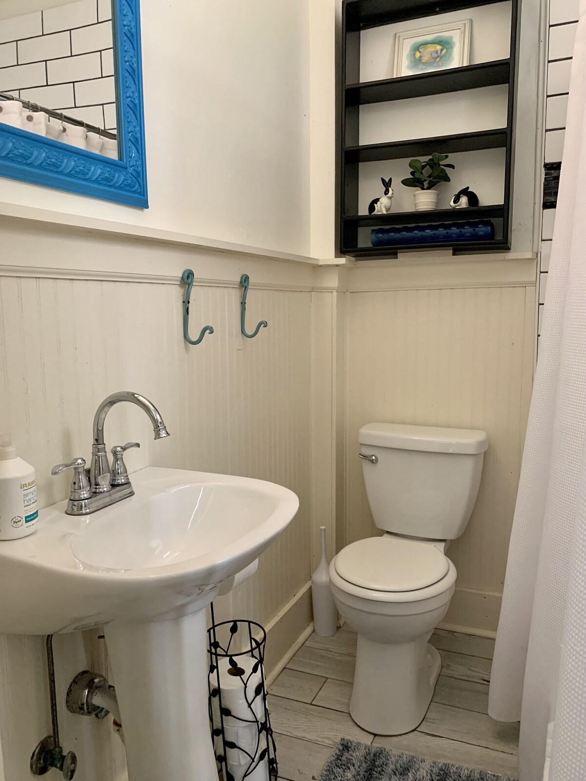 Photo 31 of Downtown Lodge-Clean-Pet Friendly-Free Parking