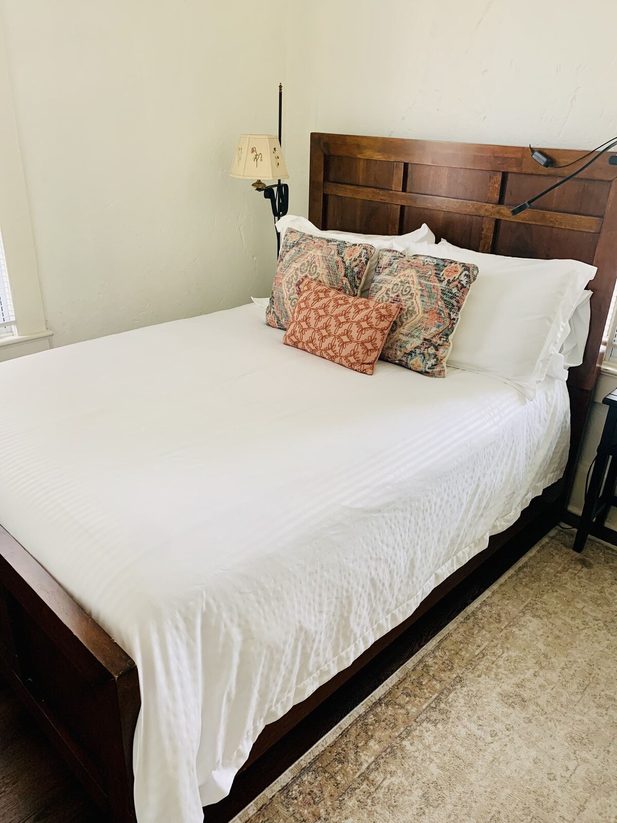 Photo 20 of Downtown Lodge-Clean-Pet Friendly-Free Parking
