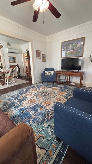 Smart TV, books - Downtown Lodge-Clean-Pet Friendly-Free Parking (St. Augustine)
