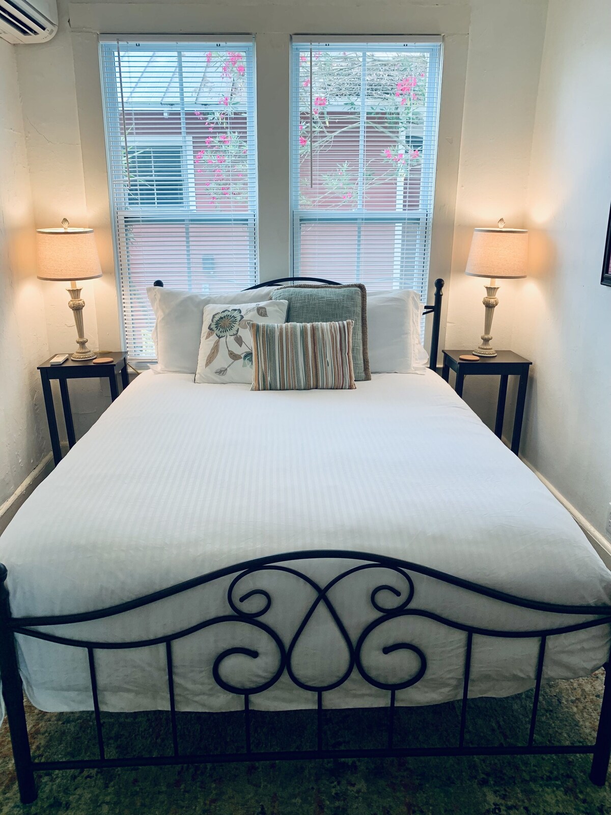 Photo 15 of Downtown Lodge-Clean-Pet Friendly-Free Parking