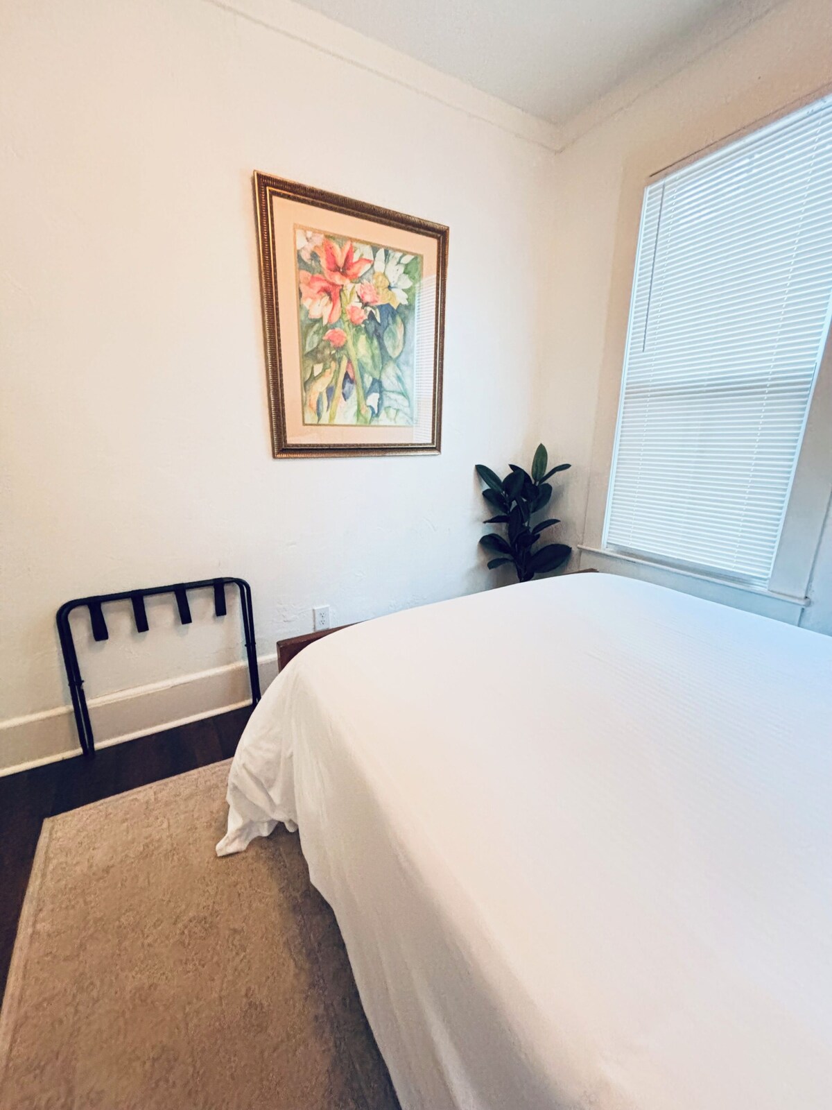Photo 23 of Downtown Lodge-Clean-Pet Friendly-Free Parking