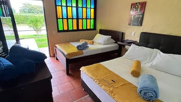 Tripla Deluxe | Con arredamento individuale, Wi-Fi gratuito, lenzuola
