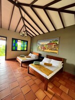 Yksilöllisesti kalustettu, ilmainen Wi-Fi, vuodevaatteet