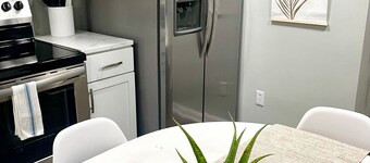 2 Bedroom Cottage10 min from Downtown! Pet & Family Amenities Available