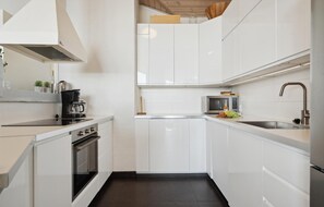 Cookware/dishes/utensils
