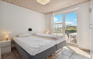 3 bedrooms, travel crib, free WiFi