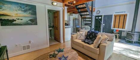 TV, fireplace, offices