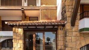 تفاصيل الفندق من الخارج