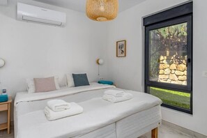 2 bedrooms, iron/ironing board, travel cot, free WiFi
