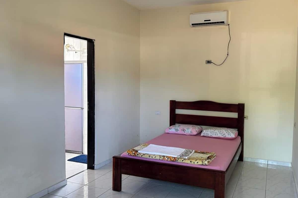 Soundproofing, free WiFi, bed sheets