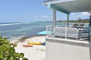 On the beach - Breakers View Beach house perfect place to relax, unwind, sun, swim, snorkel
	

 (Grand Cayman)