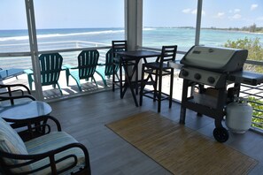 Outdoor dining - Breakers View Beach house perfect place to relax, unwind, sun, swim, snorkel
	

 (Grand Cayman)