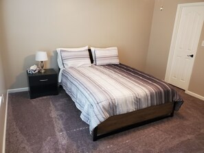 3 chambres, literie de qualité supérieure, fer et planche à repasser