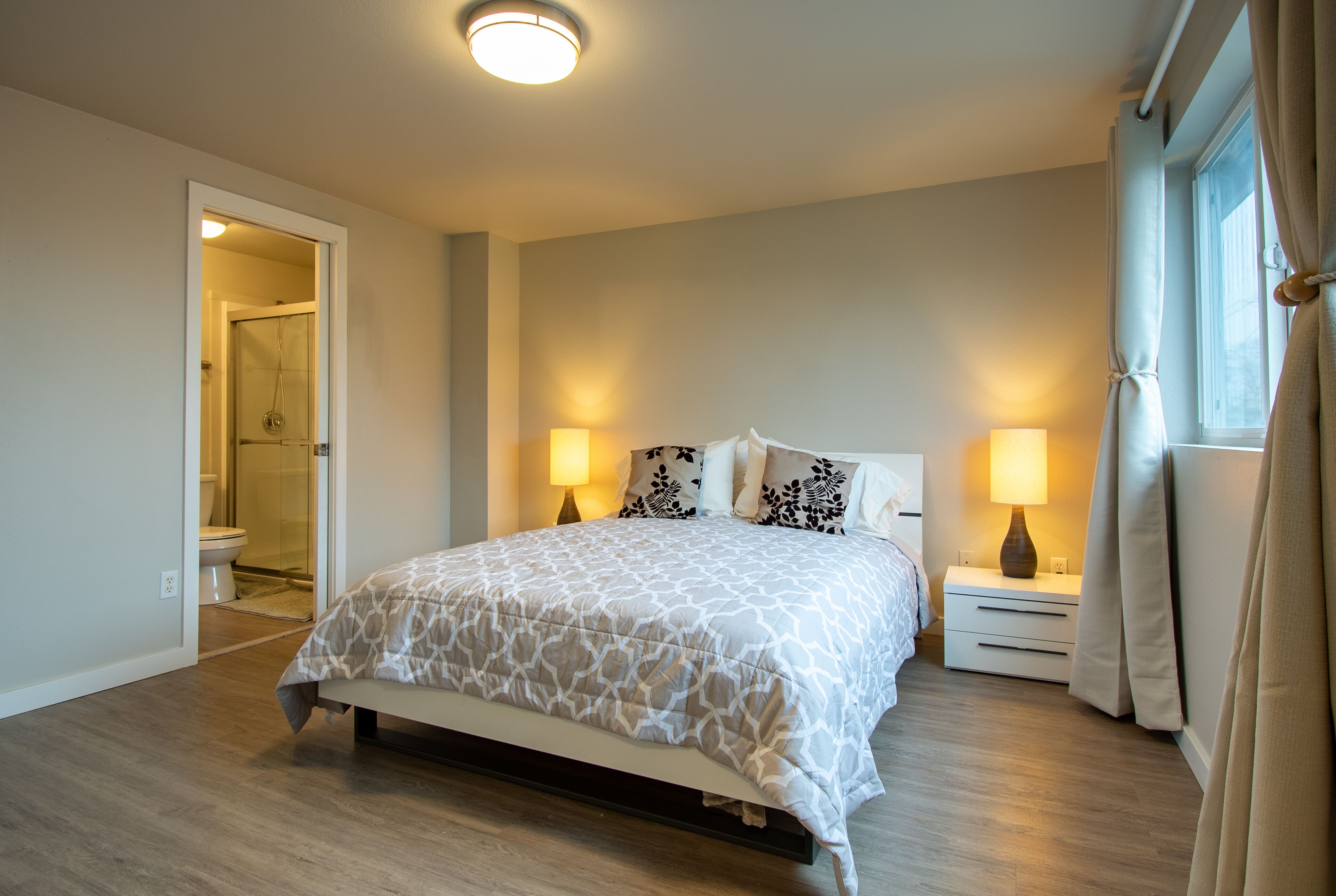 4 bedrooms, desk, iron/ironing board, free WiFi