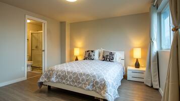 4 bedrooms, desk, iron/ironing board, free WiFi