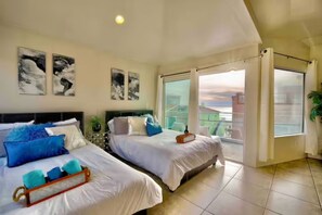 Room - Oceanview Huge Decks Trilevel Sleeps 16+Guesthouse (San Diego)