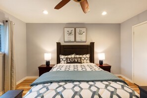 3 habitaciones, tabla de planchar con plancha y cuna de viaje 
