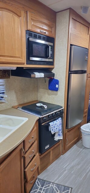 茶具/咖啡用具、冰箱、微波炉、烤箱