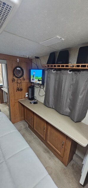 1 bedroom, iron/ironing board, WiFi (free), bed sheets - Roswell Alien Retreat: Stargazing, 80-Acre Ranch, Pet-Friendly Near UFO Museum (Dexter)