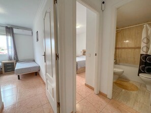 2 室のベッドルーム、WiFi、ベッドシーツ