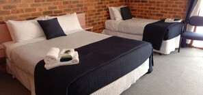 Deluxe Twin Room | Soundproofing, iron/ironing board, free WiFi, bed sheets