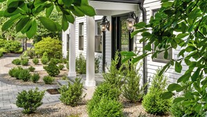 A house with a porch, white siding, and a well-maintained garden with various shrubs. - Estate 5BR 3.5Bath with IGLOO, Game Rm, Fire Pit sleeps 16- 5min Princeton dwtn (Princeton)