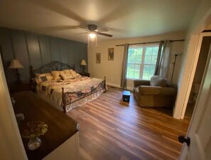 3 bedrooms, desk, iron/ironing board, travel cot