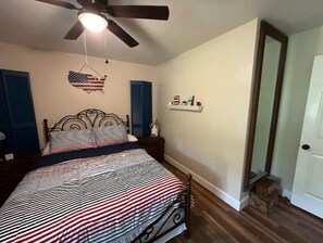 3 bedrooms, desk, iron/ironing board, travel crib - Alice’s Acres (Valley Head)