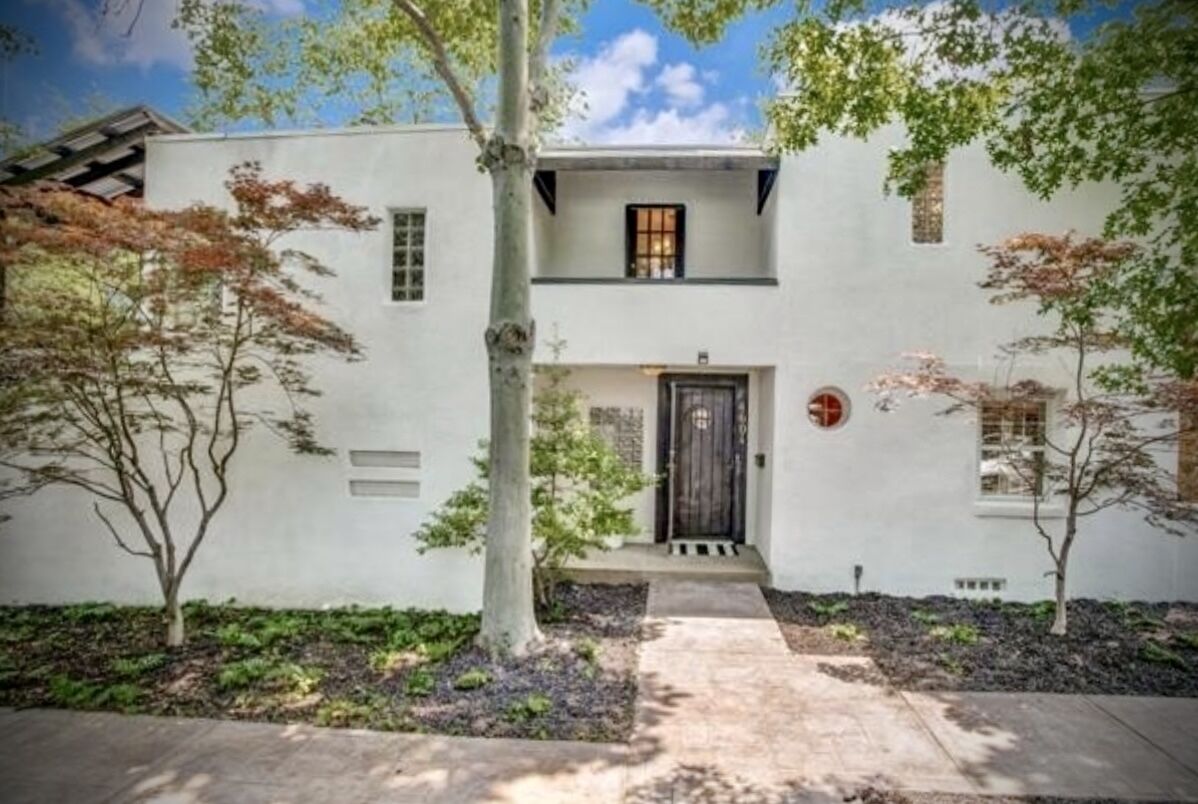 Pool house in Highland Park, TX