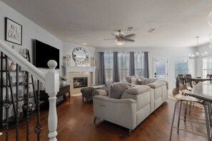 TV connectée, cheminée, baby-foot