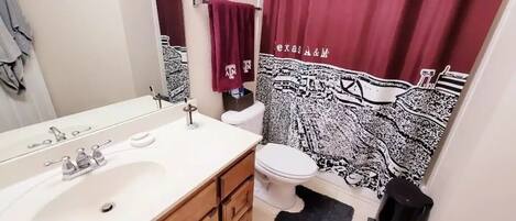 Dusche, Whirlpool, Haartrockner, Handtücher