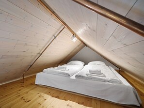 2 bedrooms, iron/ironing board, Internet, bed sheets - Charming Rooftop Apartment In Heart Of Stavanger (Stavanger)