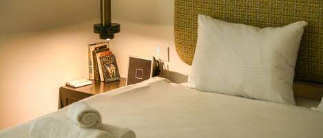 1 bedroom, desk, laptop workspace, free cribs/infant beds